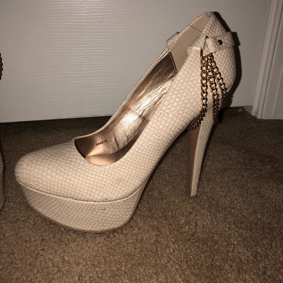 Charlotte Russe tan heels with gold chain - Picture 3 of 3